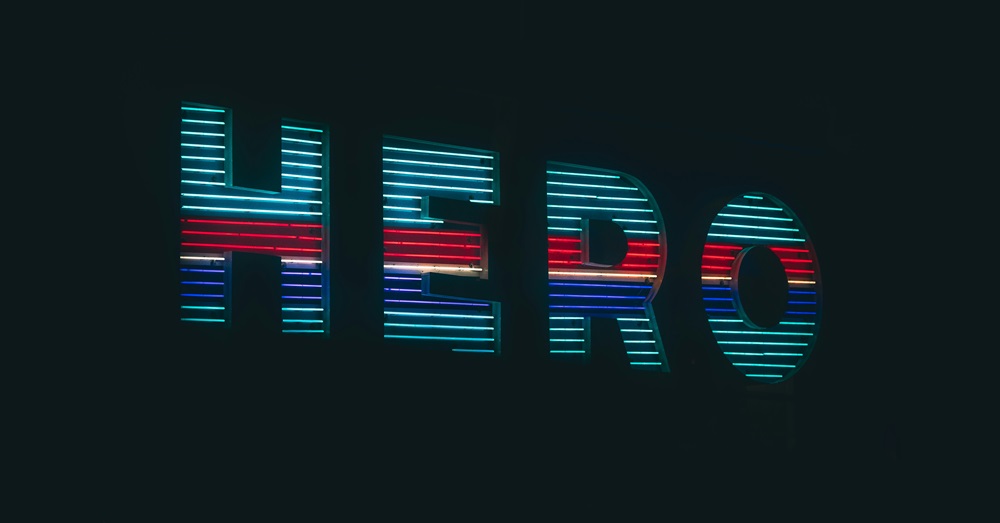HEROの文字の電光掲示板